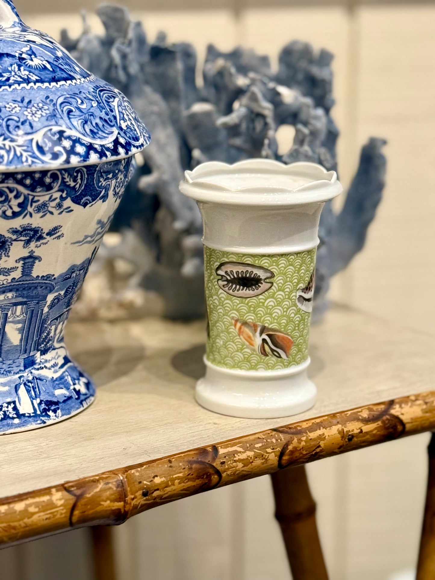 Mottahedeh Vista Alegre Spill Vase