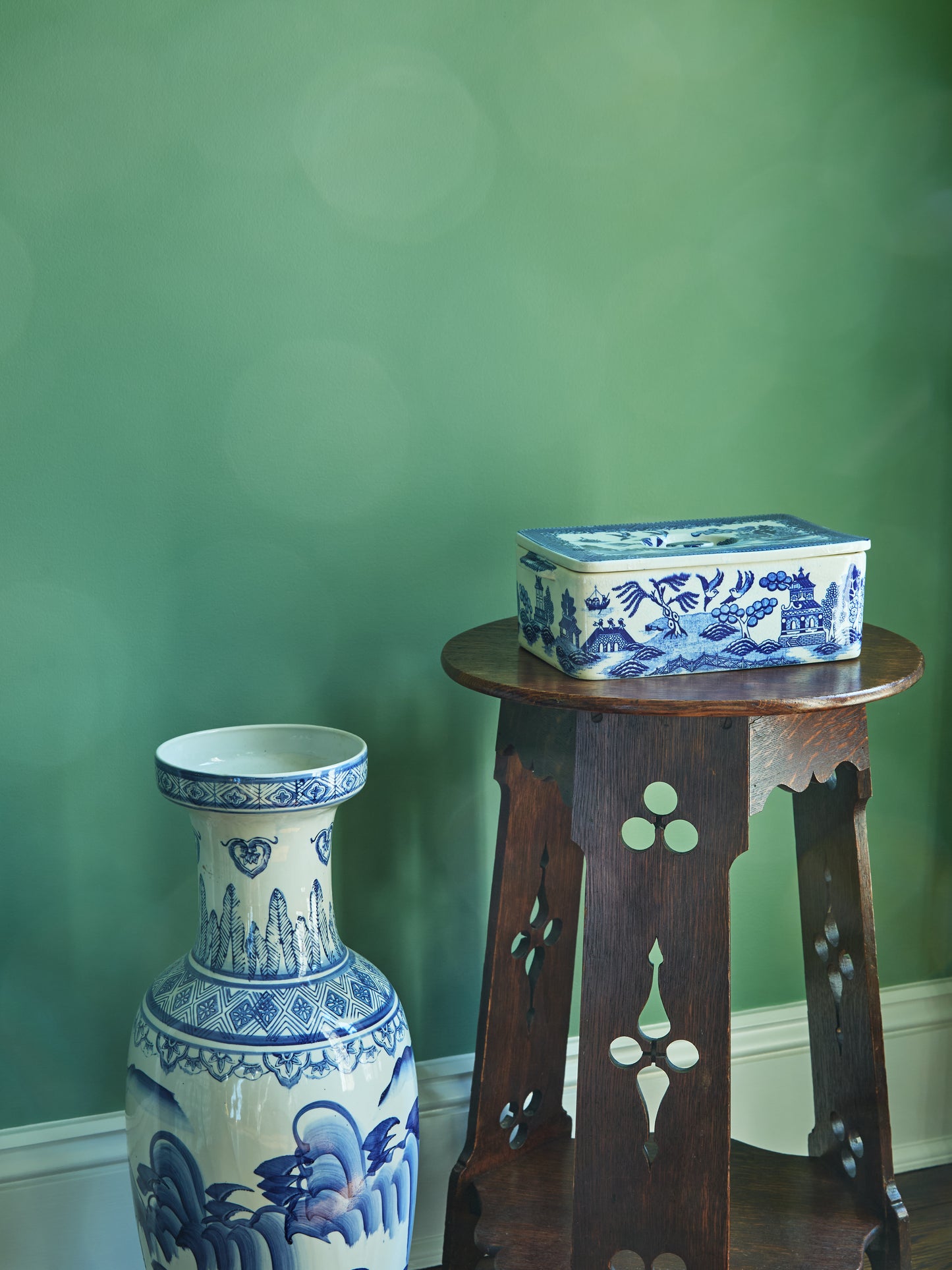 Bue Willow Moriyama Porcelain Refrigerator Box